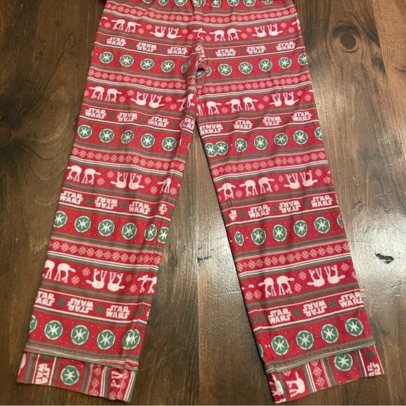 ⭐️ Disney Star‎ Wars Holiday Design Comfortable Red Pajamas Kids 9-10 Christmas - Picture 3 of 7